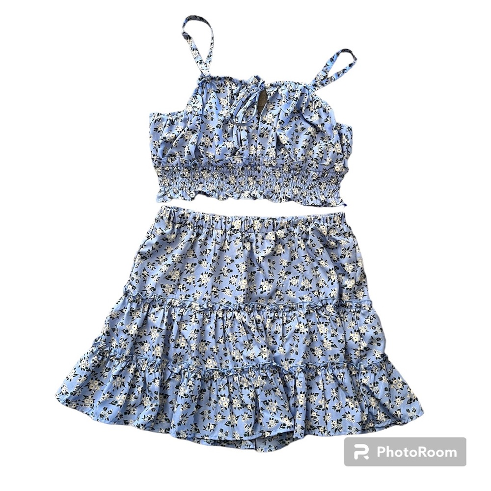 Indulge Instyle Blue Floral Print Cropped Top & Skirt Set Size L Smocked Layered